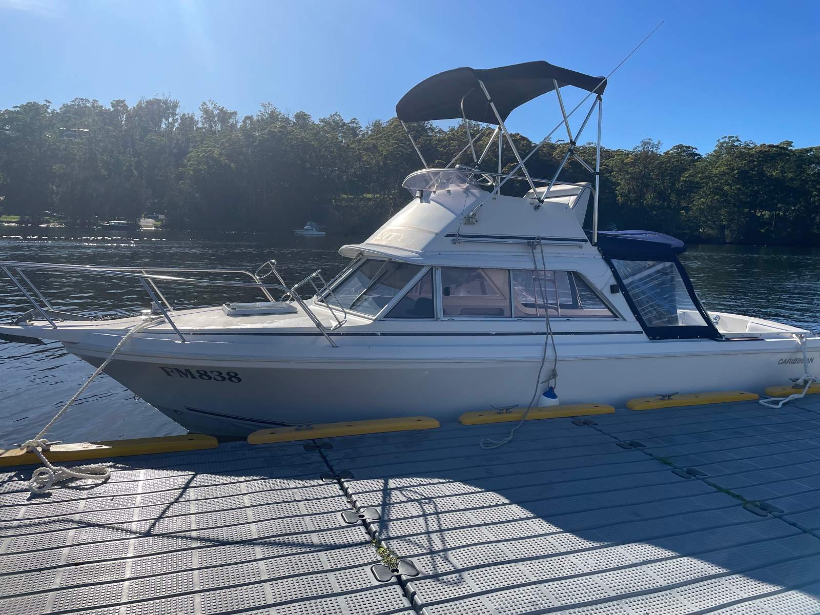 Caribbean 23 Flybridge Cruiser 1999