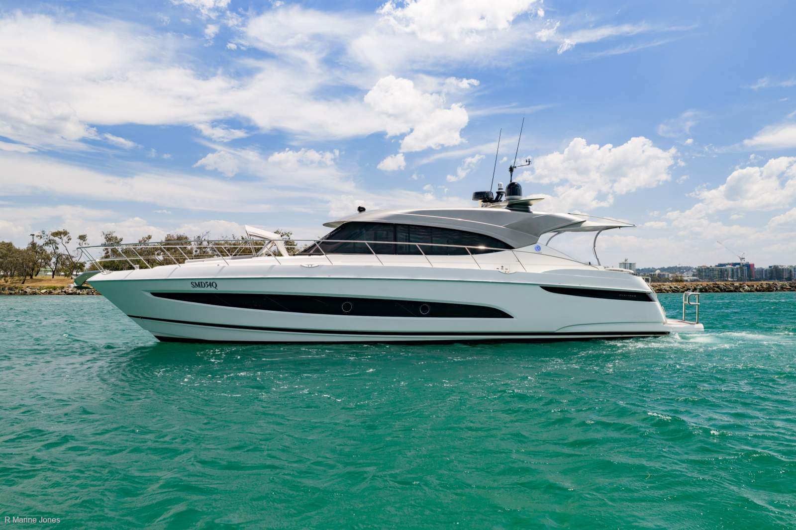 Riviera 5400 Sport Yacht Platinum Edition