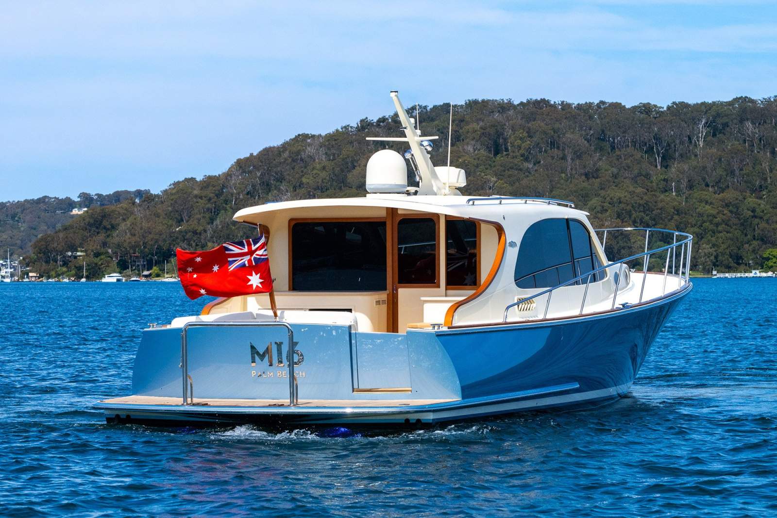 Palm Beach Motor Yachts 45 Sedan