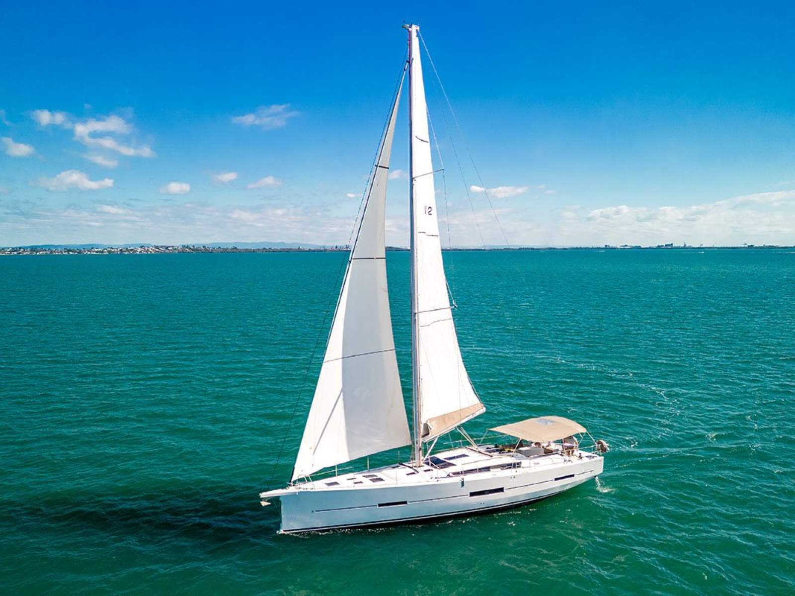 Dufour Grand Large 560