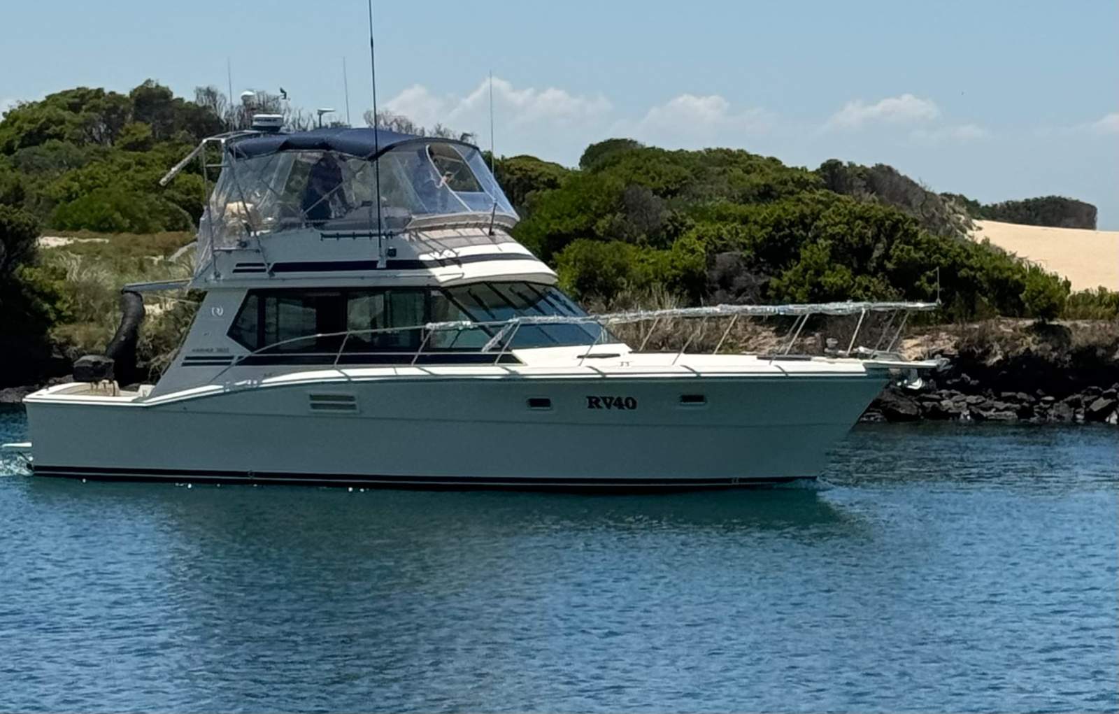 Mariner 3800 Flybridge Cruiser