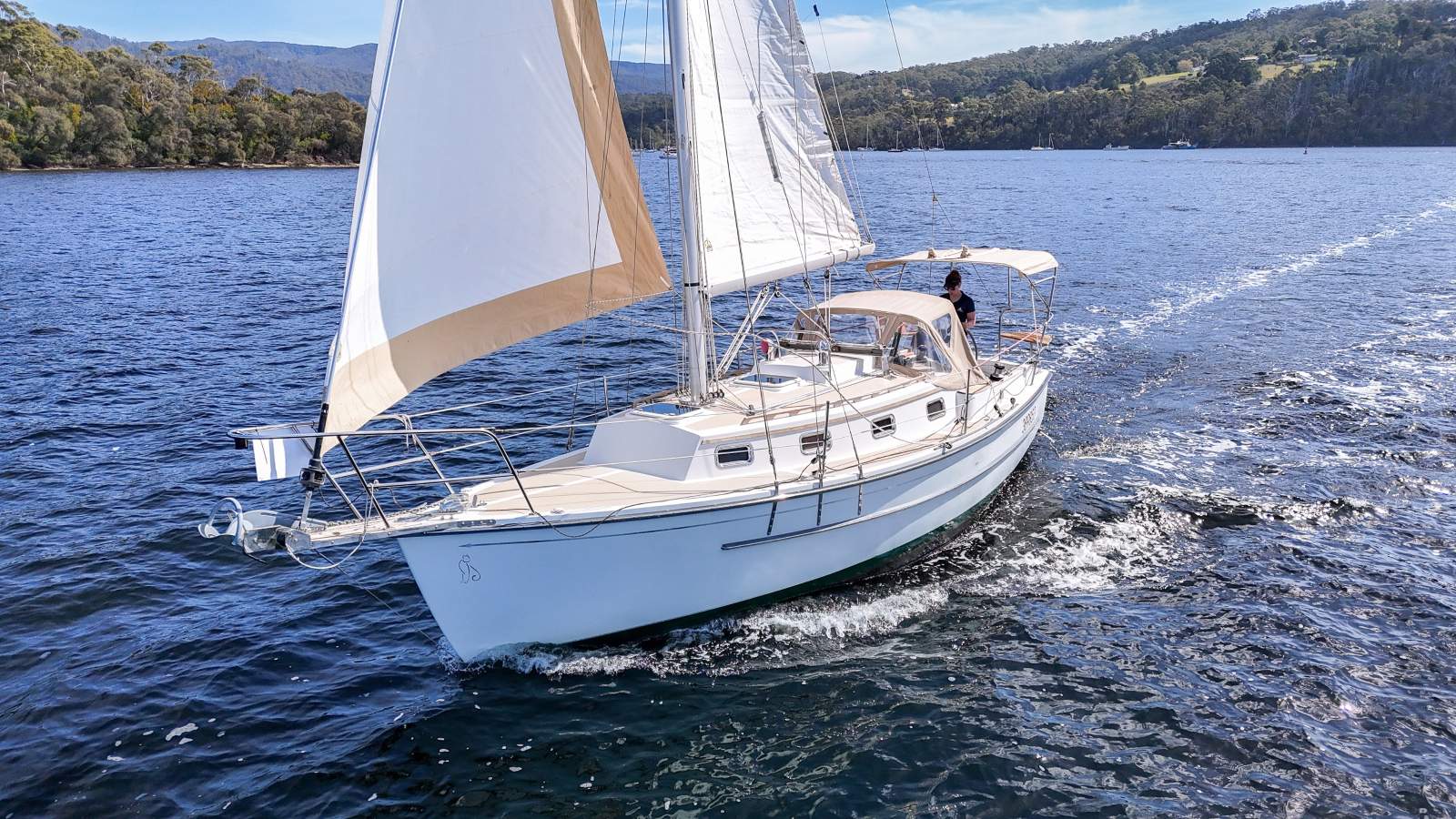 Com-pac 27 Sloop EXCEPTIONAL QUALITY, CAPABLE AND COMFORTABLE!