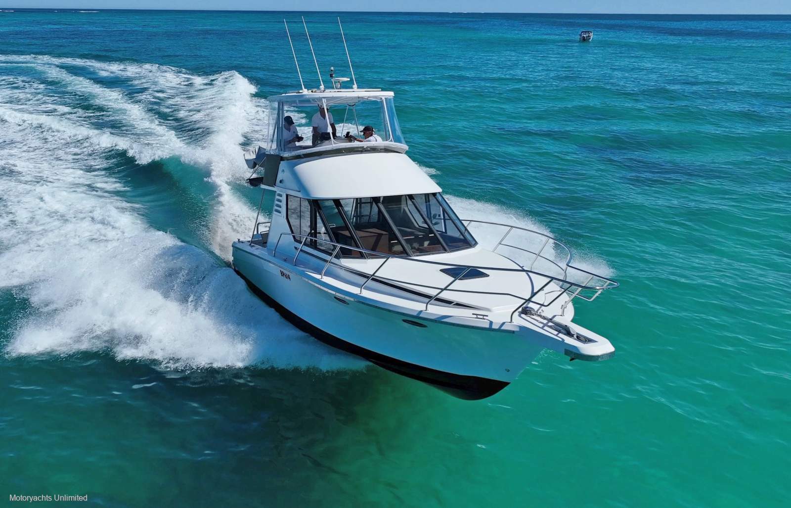 Commodore 33 Flybridge Twin Cabin Cruiser Vary rare twin Cummins Diesel shaft drive