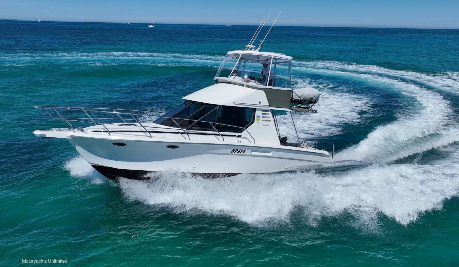 Commodore 33 Flybridge Twin Cabin Cruiser Vary rare twin Cummins Diesel shaft drive