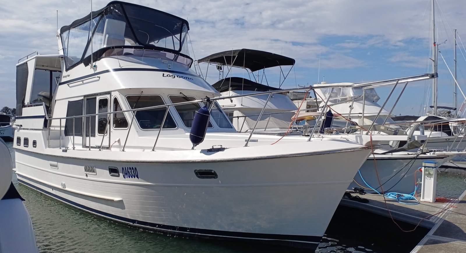 DeFever 36 Sundeck Flybridge - Heritage East