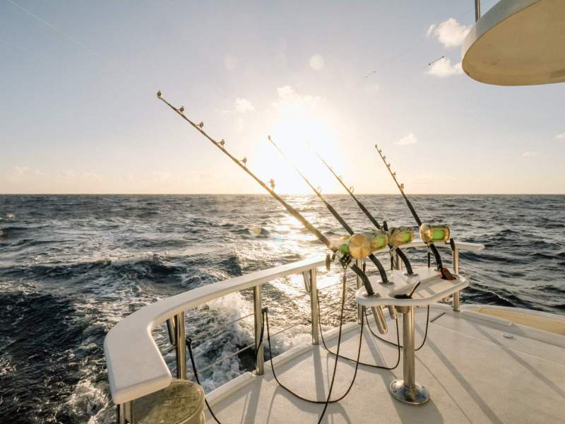 Lagoon 410 with extended transom and enclosed sugar scoops