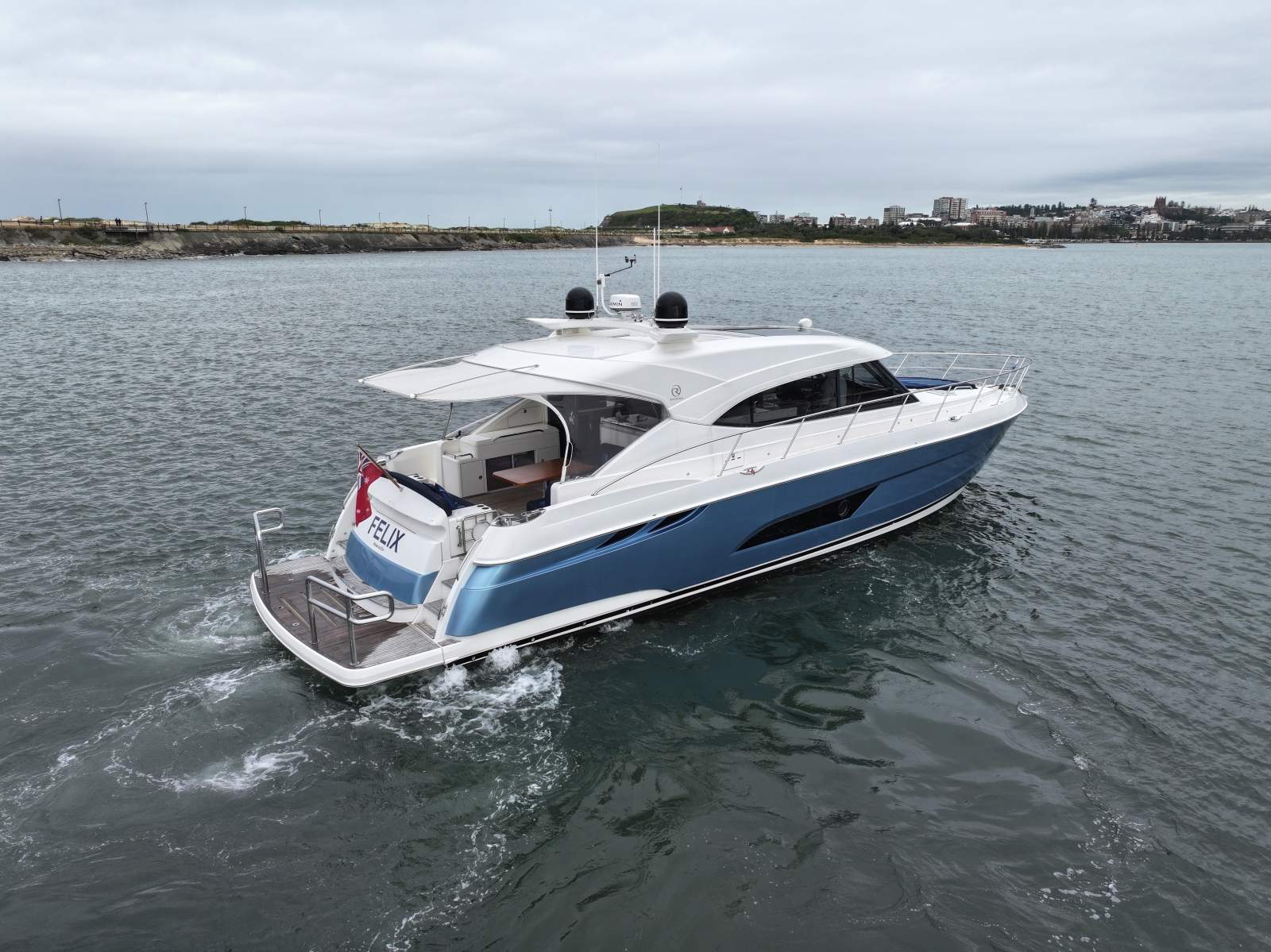 Riviera 5400 Sport Yacht