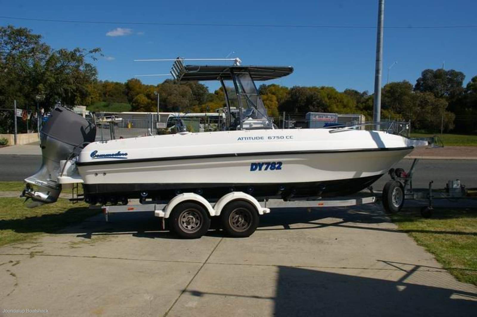 Commodore Attitude 7000 Centre Console 2015 motor and trailer.