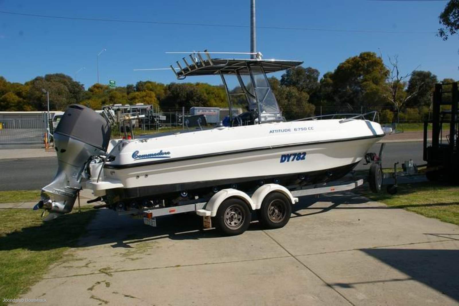 Commodore Attitude 7000 Centre Console 2015 motor and trailer.