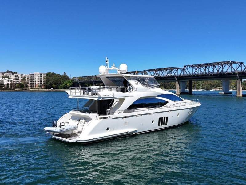 Azimut 82 Yacht