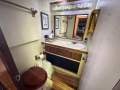 Bertram 37 Flybridge " 2 x Diesel Shaft Drives ":Bathroom