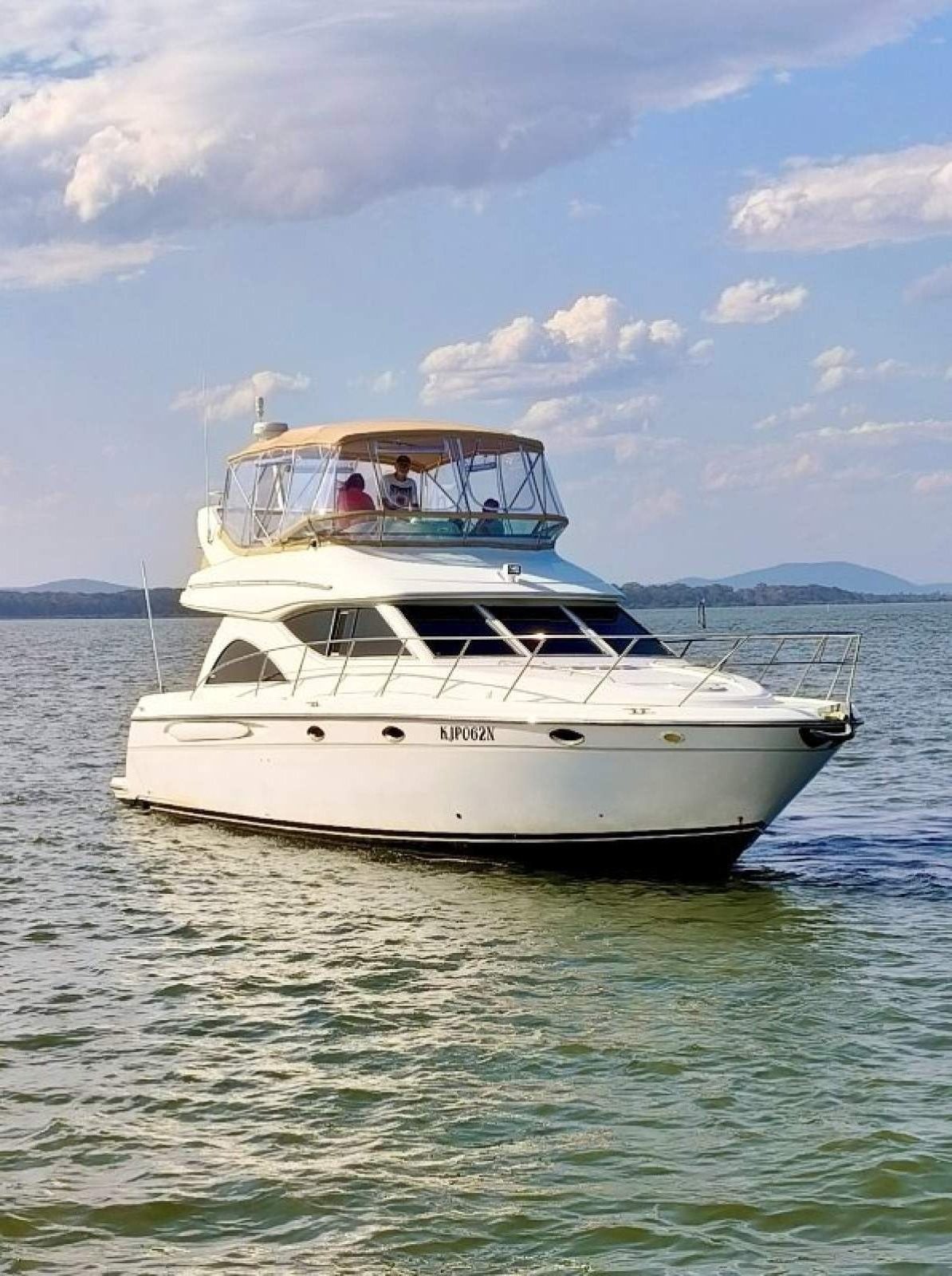 Maxum 4600 SCB - luxury cruising liveaboard