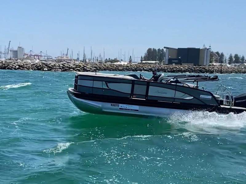 Barletta Pontoon Boats Lusso