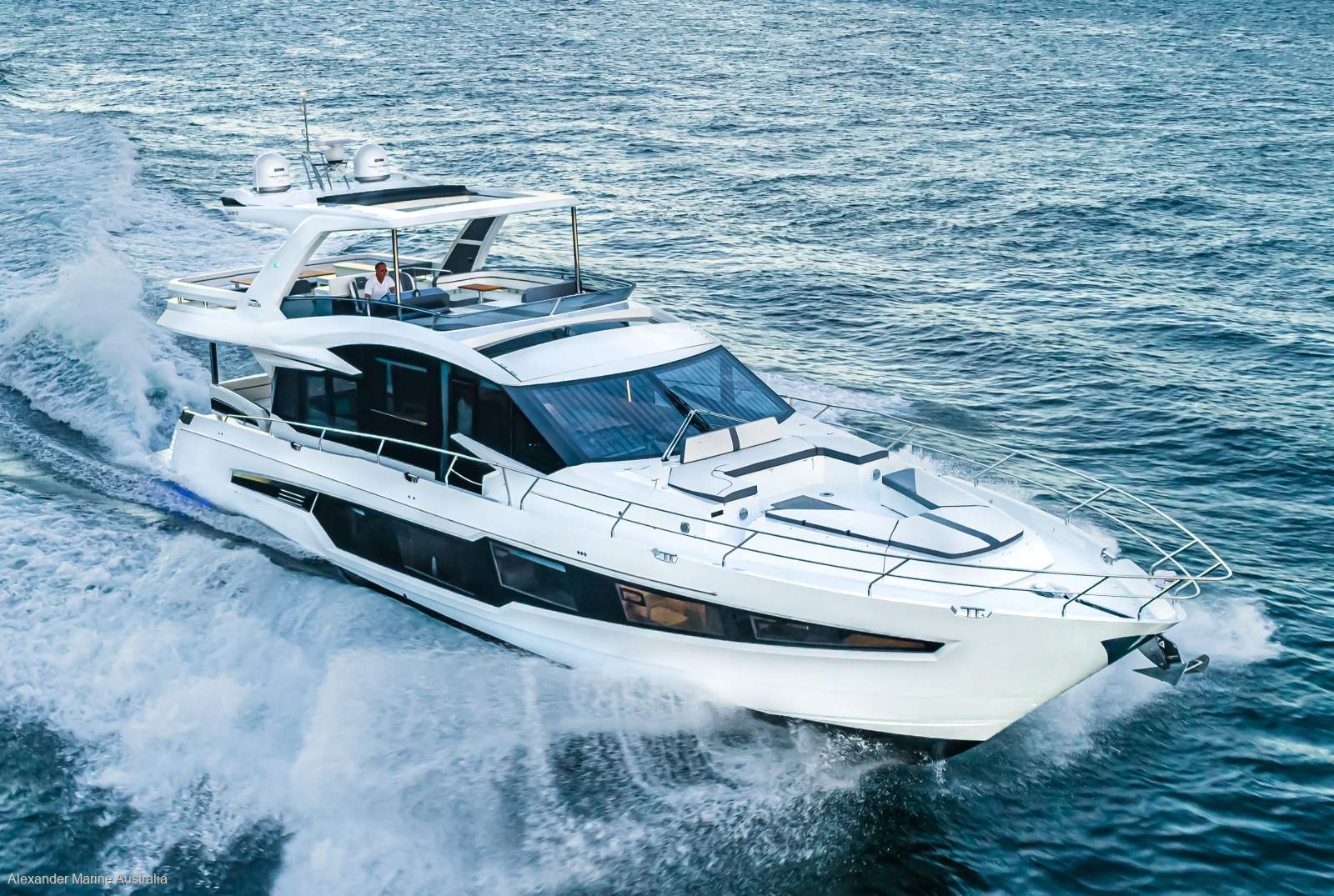 Galeon 680 Fly