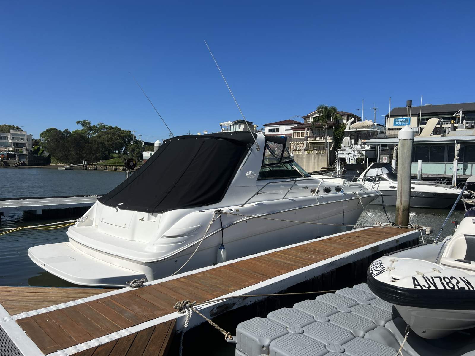 Sea Ray 370 Express