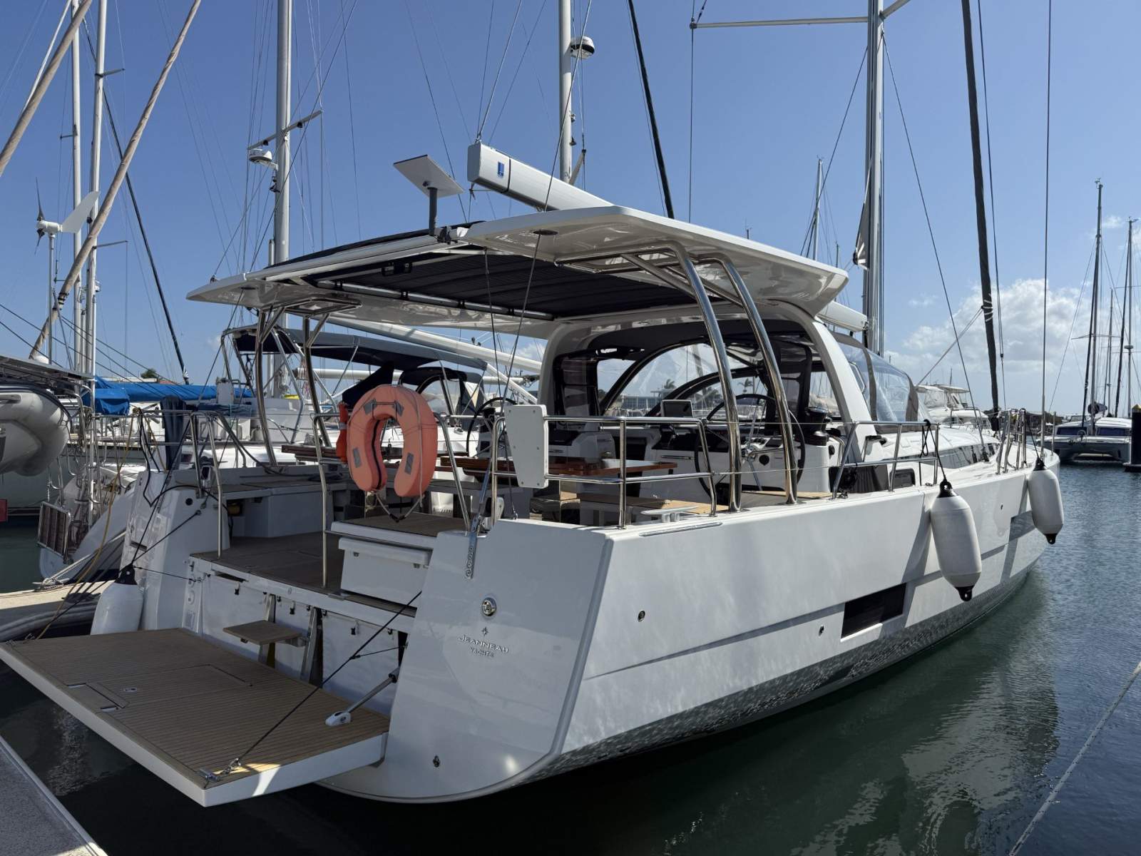 Jeanneau Yachts 55