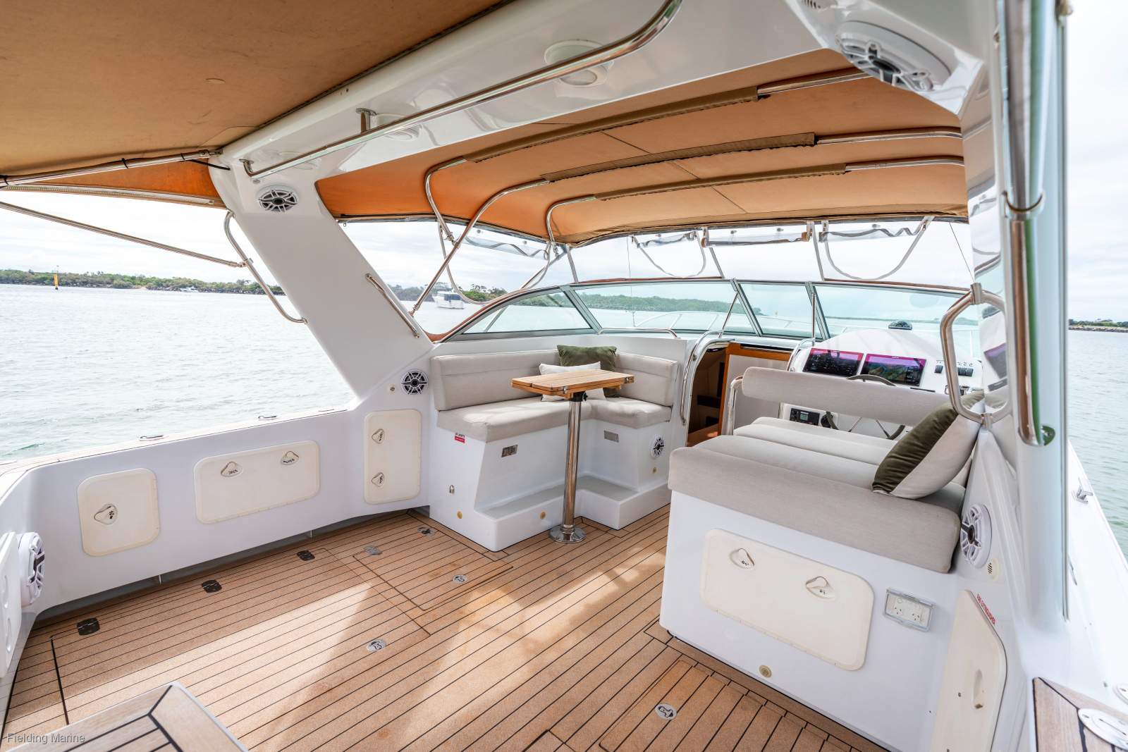 2005 Coral Marine Hammer 33 Sports Cabin