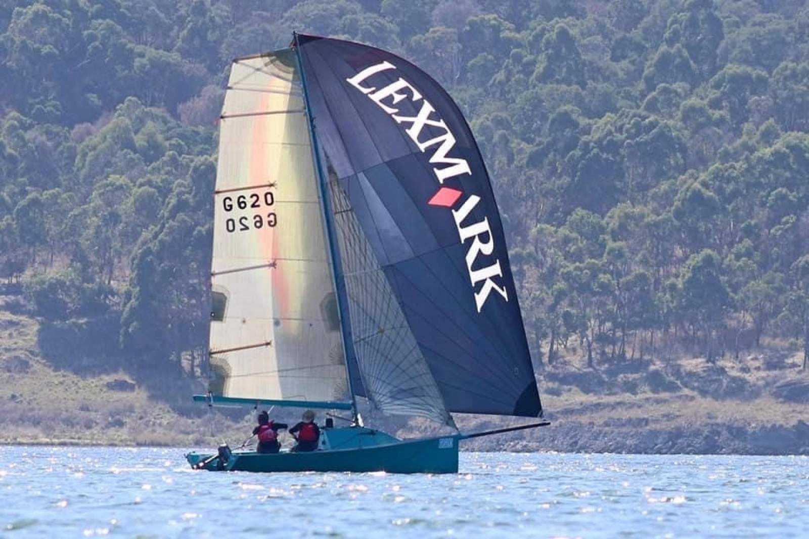 F620 Custom sports boat based on the i550:2nd set of sails with big kite