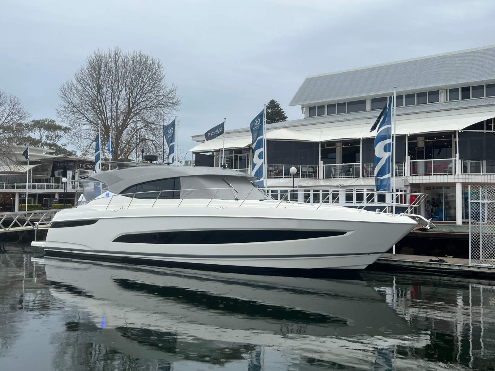 Riviera 5400 Sport Yacht Platinum Edition