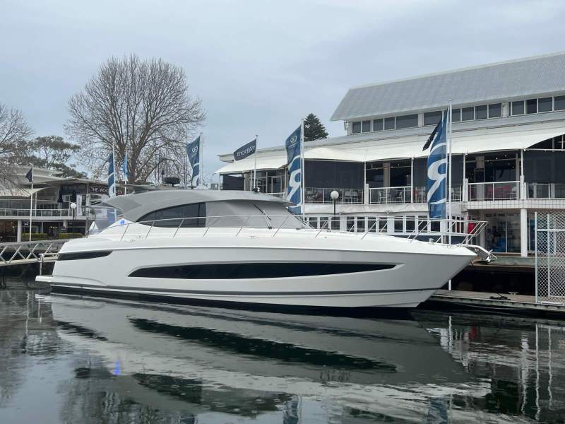 Riviera 5400 Sport Yacht Platinum Edition