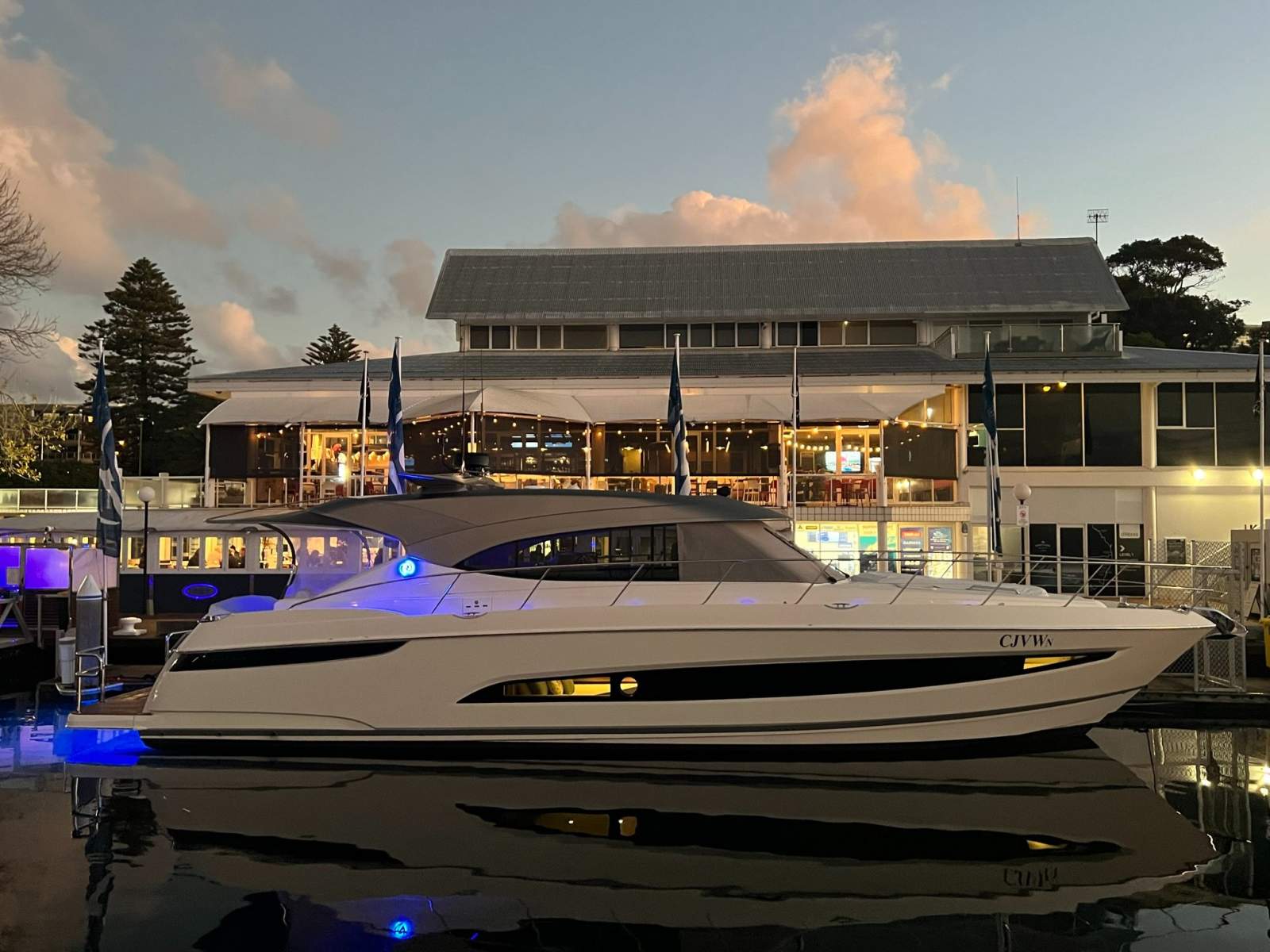 Riviera 5400 Sport Yacht Platinum Edition