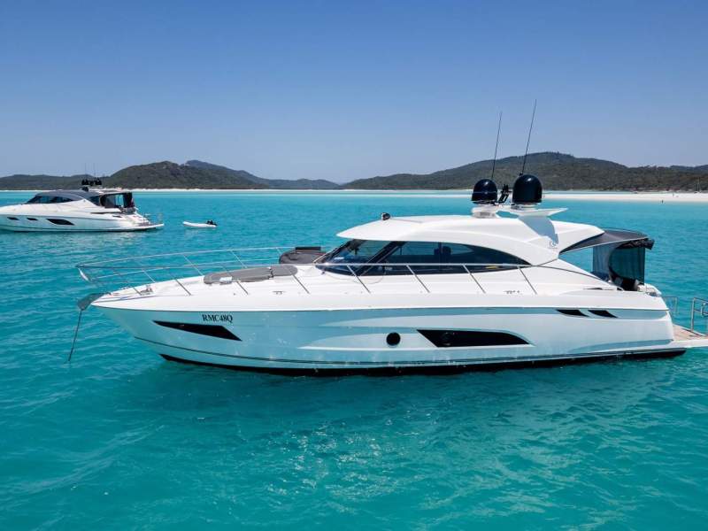 Riviera 4800 Sport Yacht