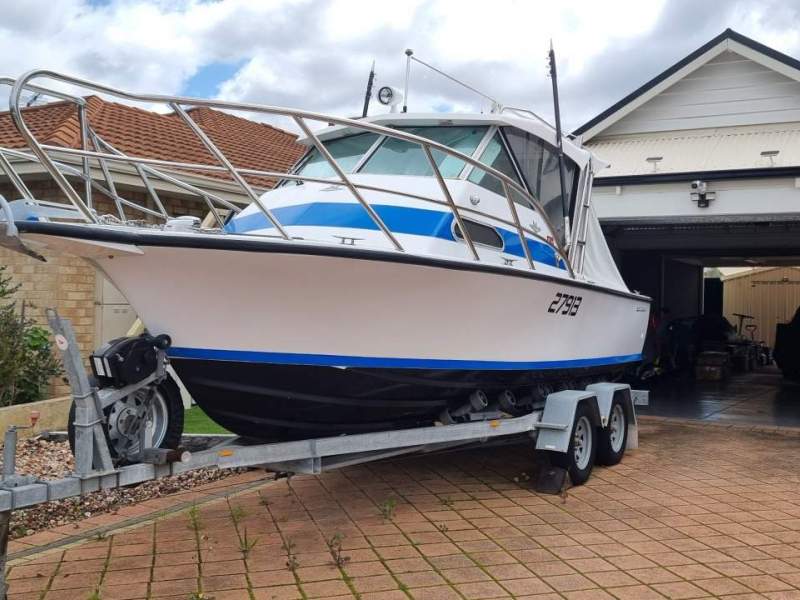 Bertram 20 Cabin Cruiser