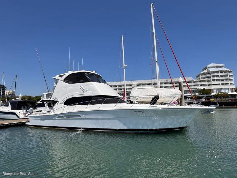 Riviera 47 Enclosed Flybridge