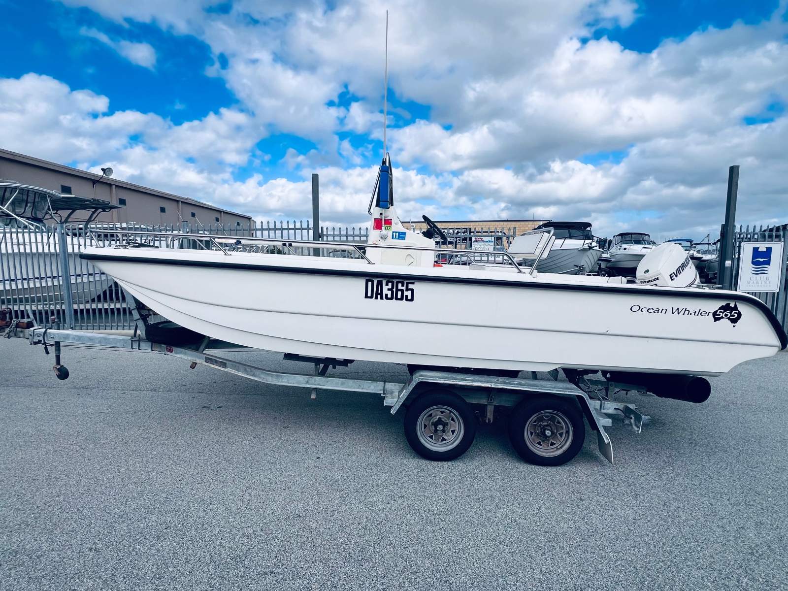 Ocean Whaler 565