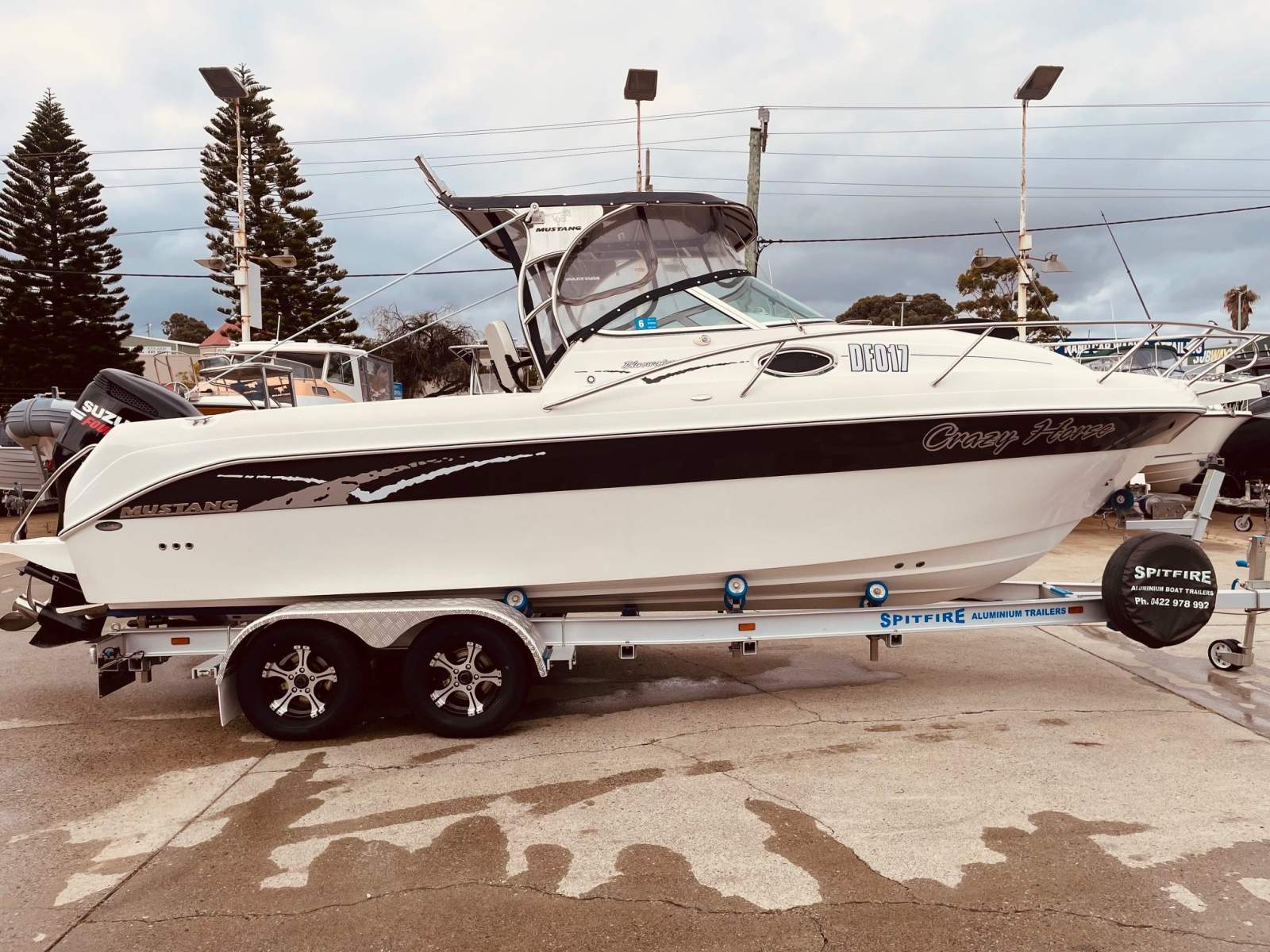 Mustang 2250 Bluewater