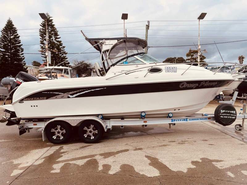 Mustang 2250 Bluewater