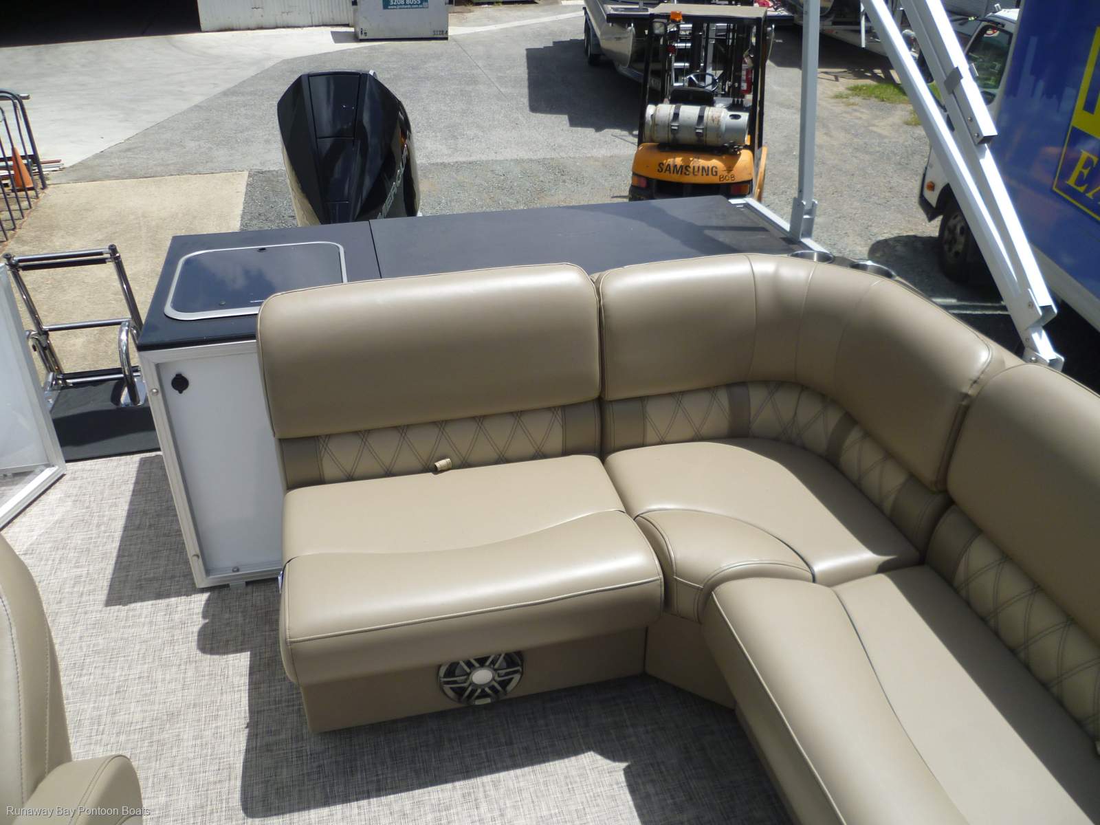 New Runaway Bay Pontoon Boats 22 Twin Hull