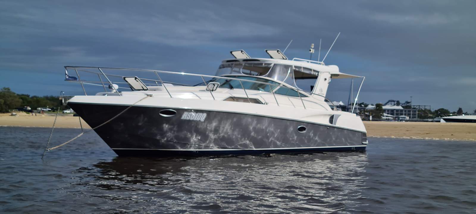 Riviera Riveria M360 Sports Cruiser M360:Boat in Water View