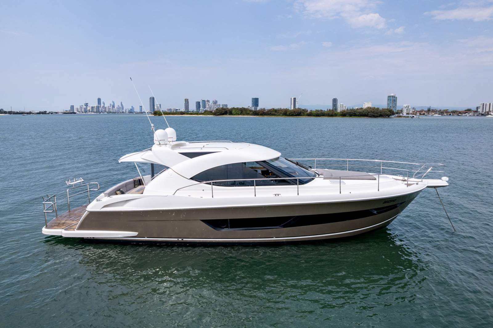 Riviera 4400 Sport Yacht Series II Riviera 4400 Sport Yacht Series II