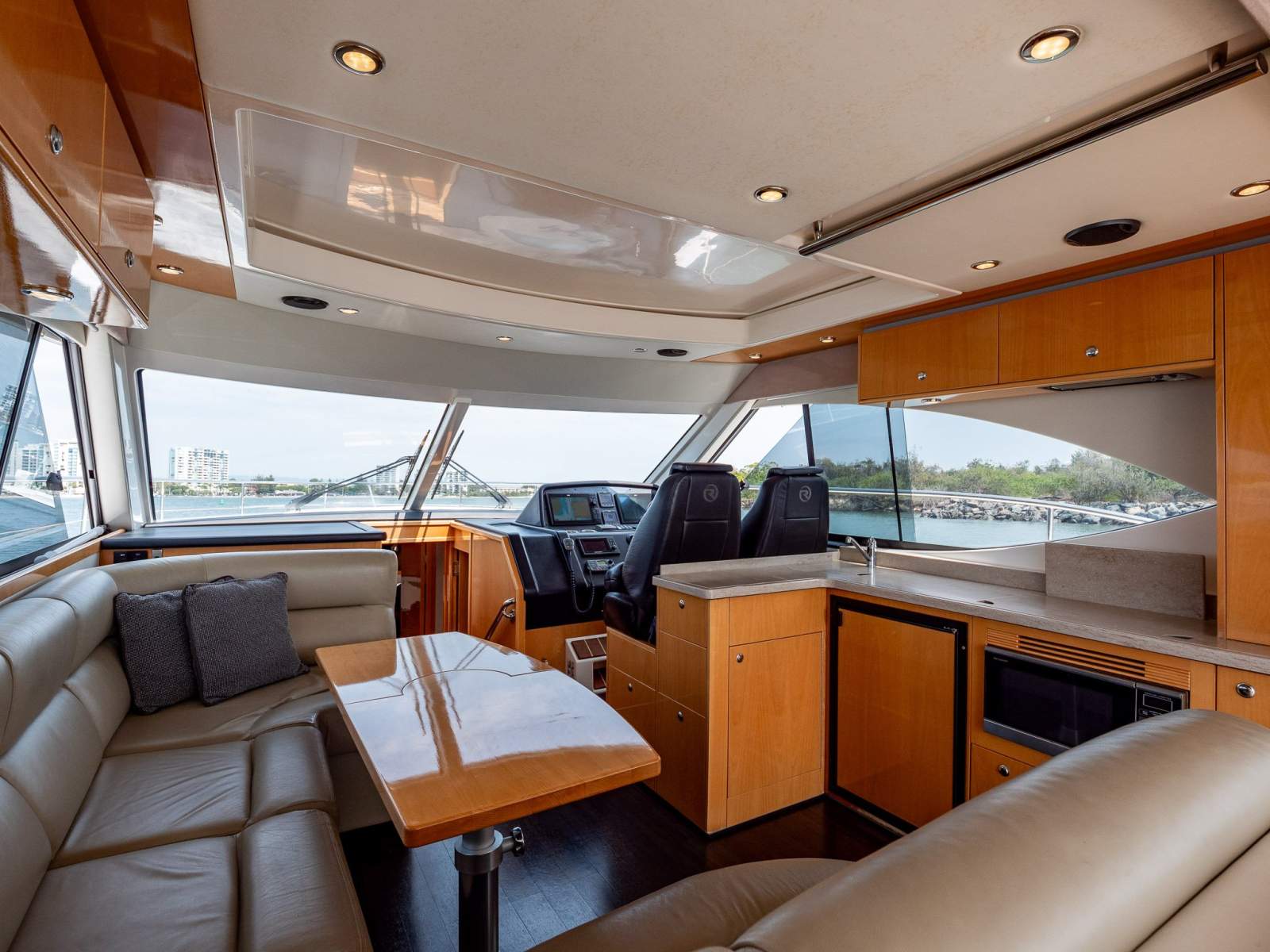Riviera 4400 Sport Yacht Series II Riviera 4400 Sport Yacht Series II