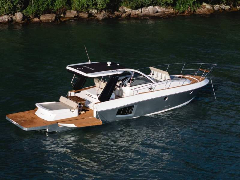 Raptor Boats F440 Solarium