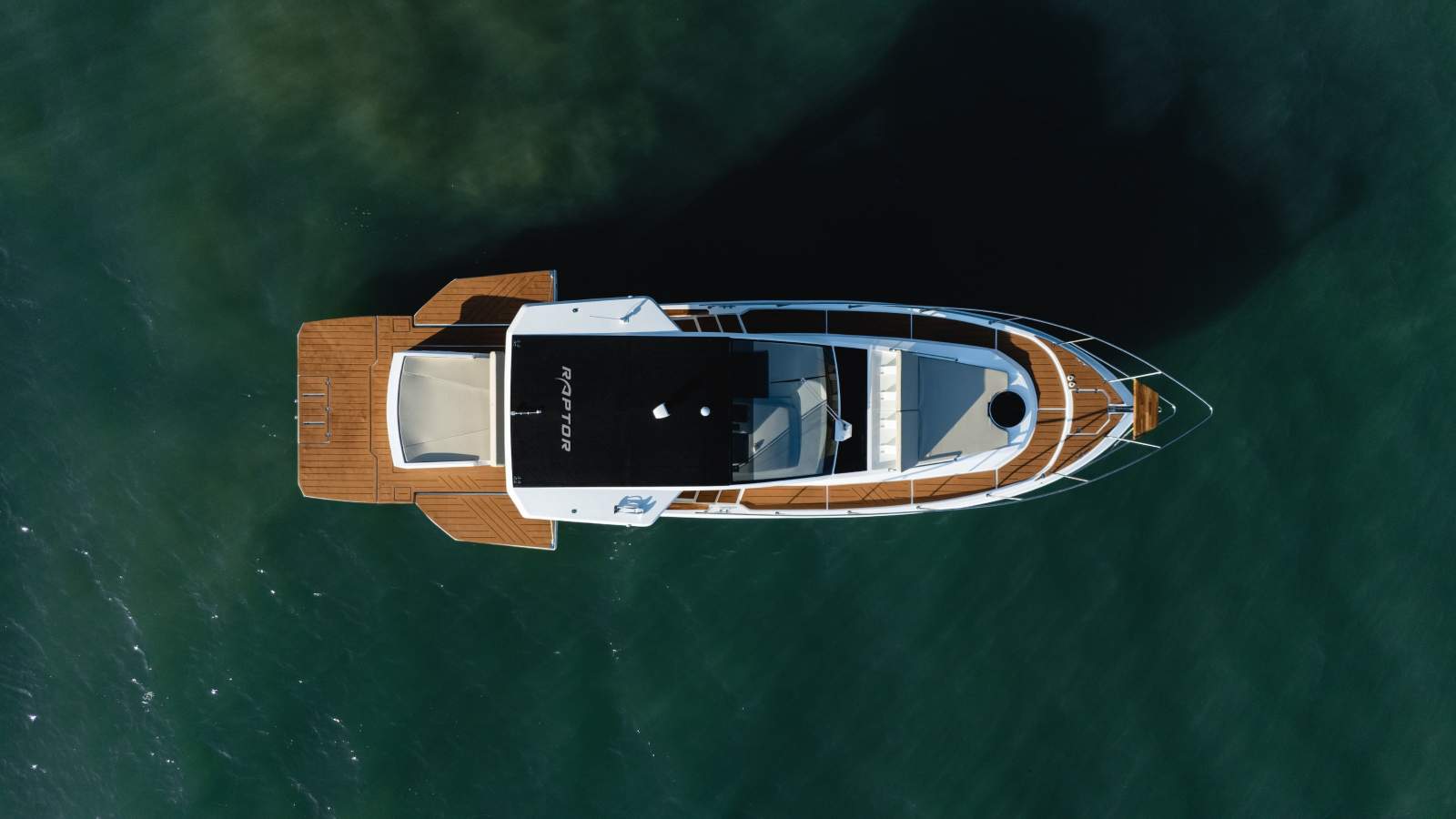 Raptor Boats F440 Solarium