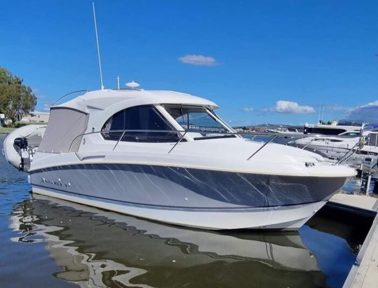 Beneteau Antares 8