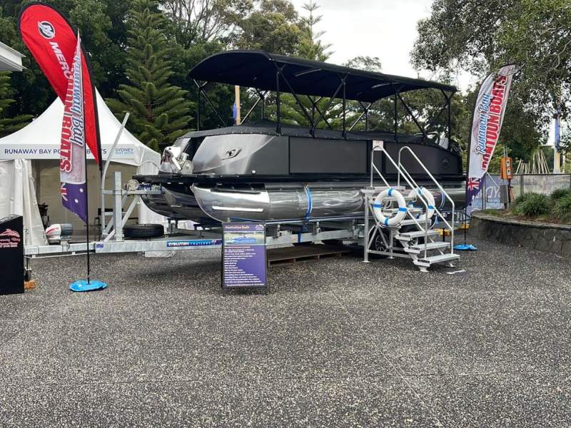 Runaway Bay Pontoon Boats 24ft Tri-hull with 26" outer tubes and 28" centre