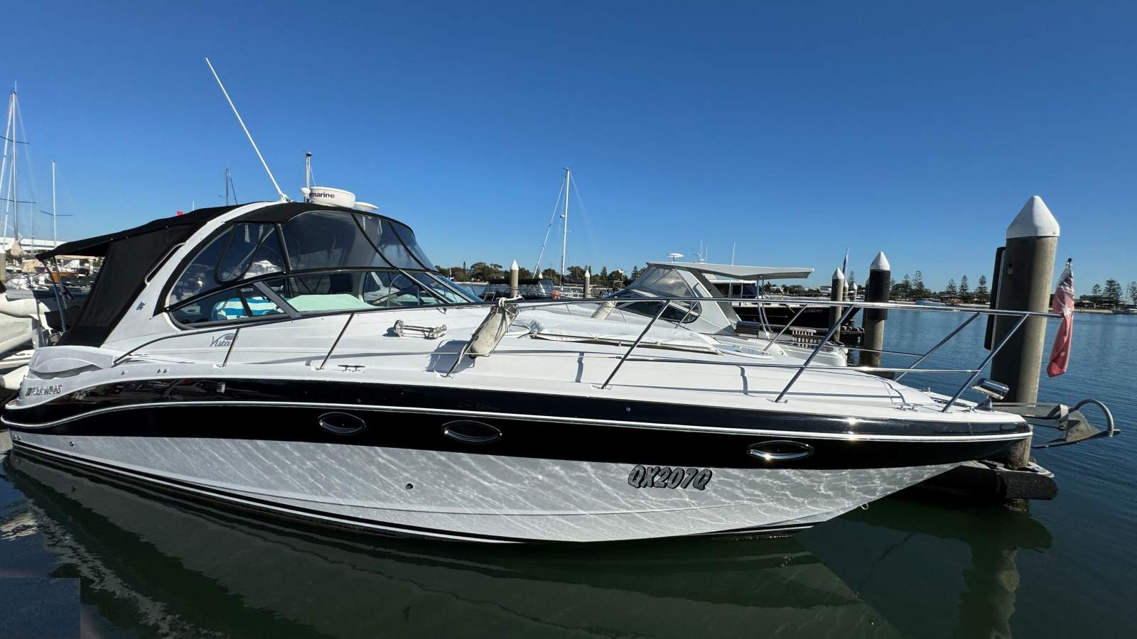 Four Winns Vista 358 Sports Cruiser