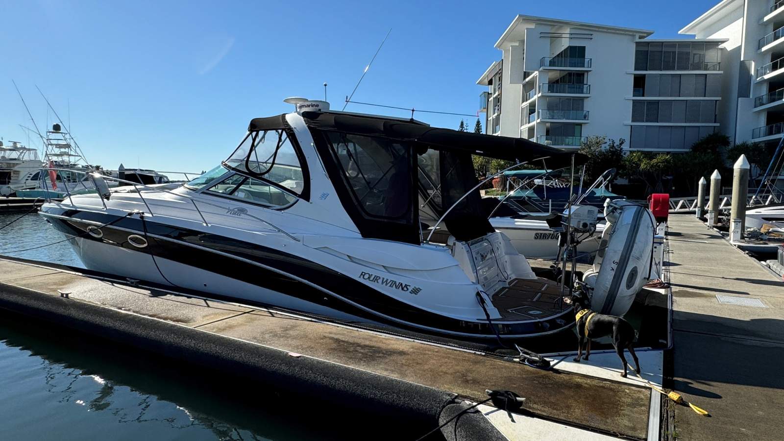Four Winns Vista 358 Sports Cruiser