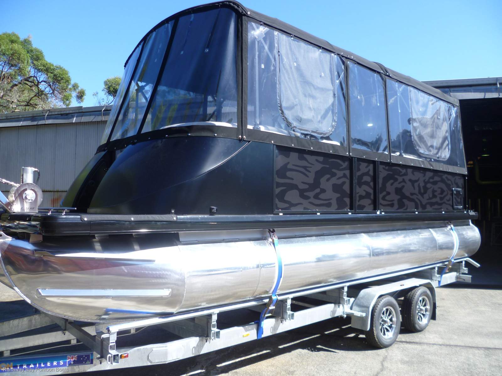 Runaway Bay Pontoon Boats 24ft Tri-hull Luxury Sports