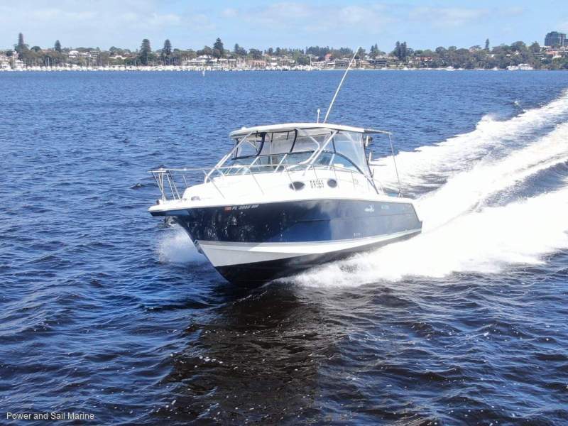 Wellcraft 290 Coastal Fresh antifoul, engine service and polish Oct/2025