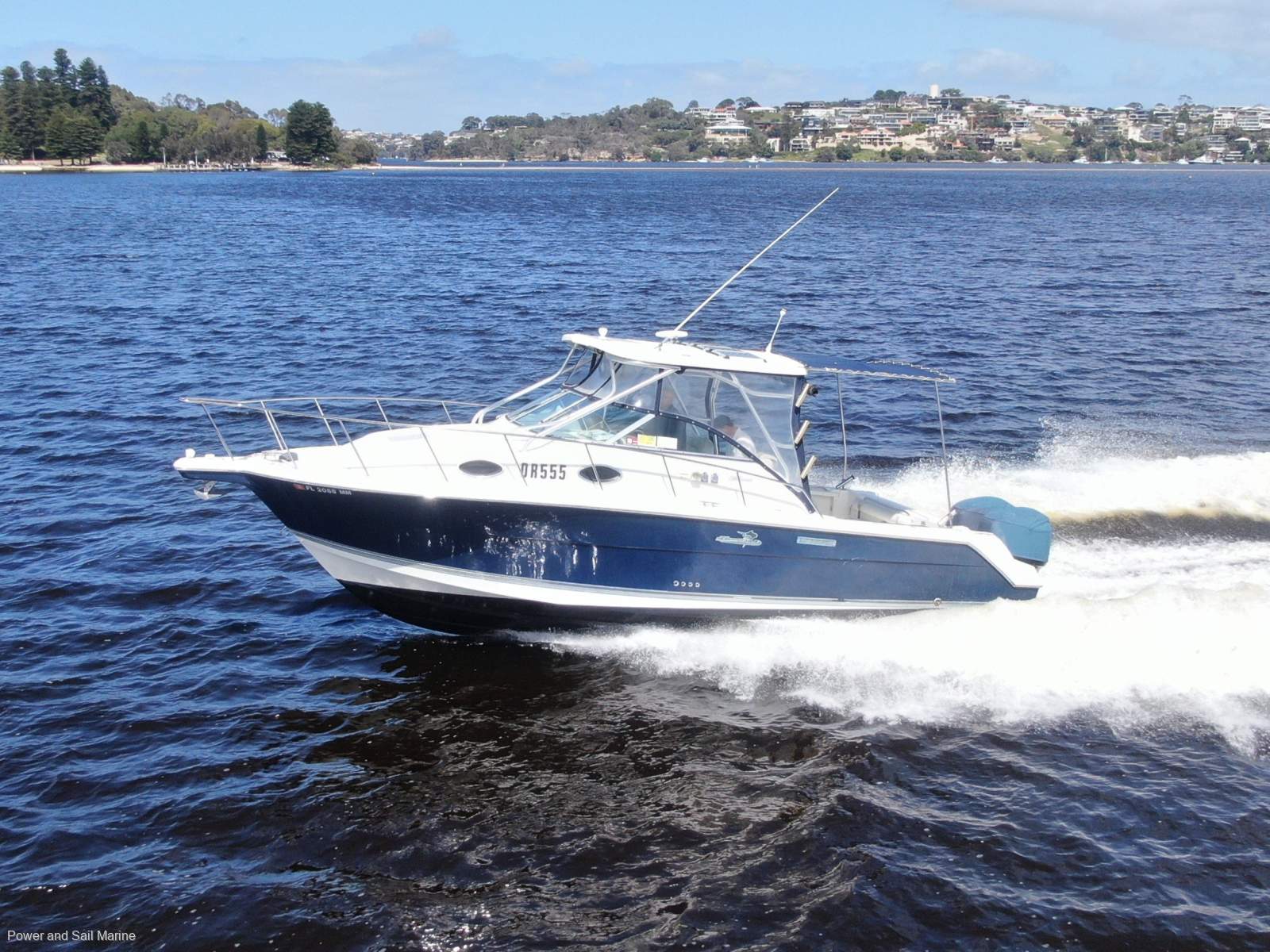 Wellcraft 290 Coastal Fresh antifoul, engine service and polish Oct/2025