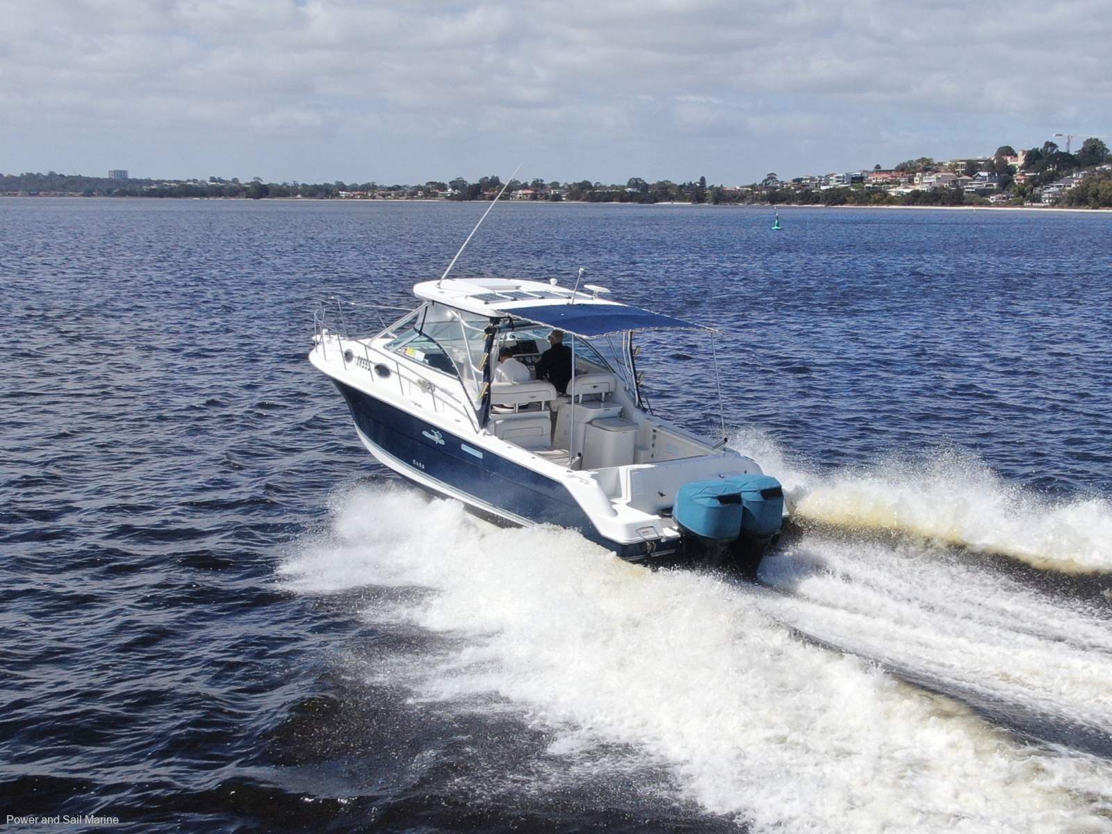 Wellcraft 290 Coastal Fresh antifoul, engine service and polish Oct/2025