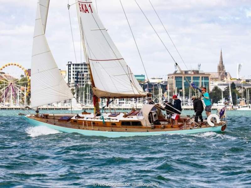 International 8 metre 8CR