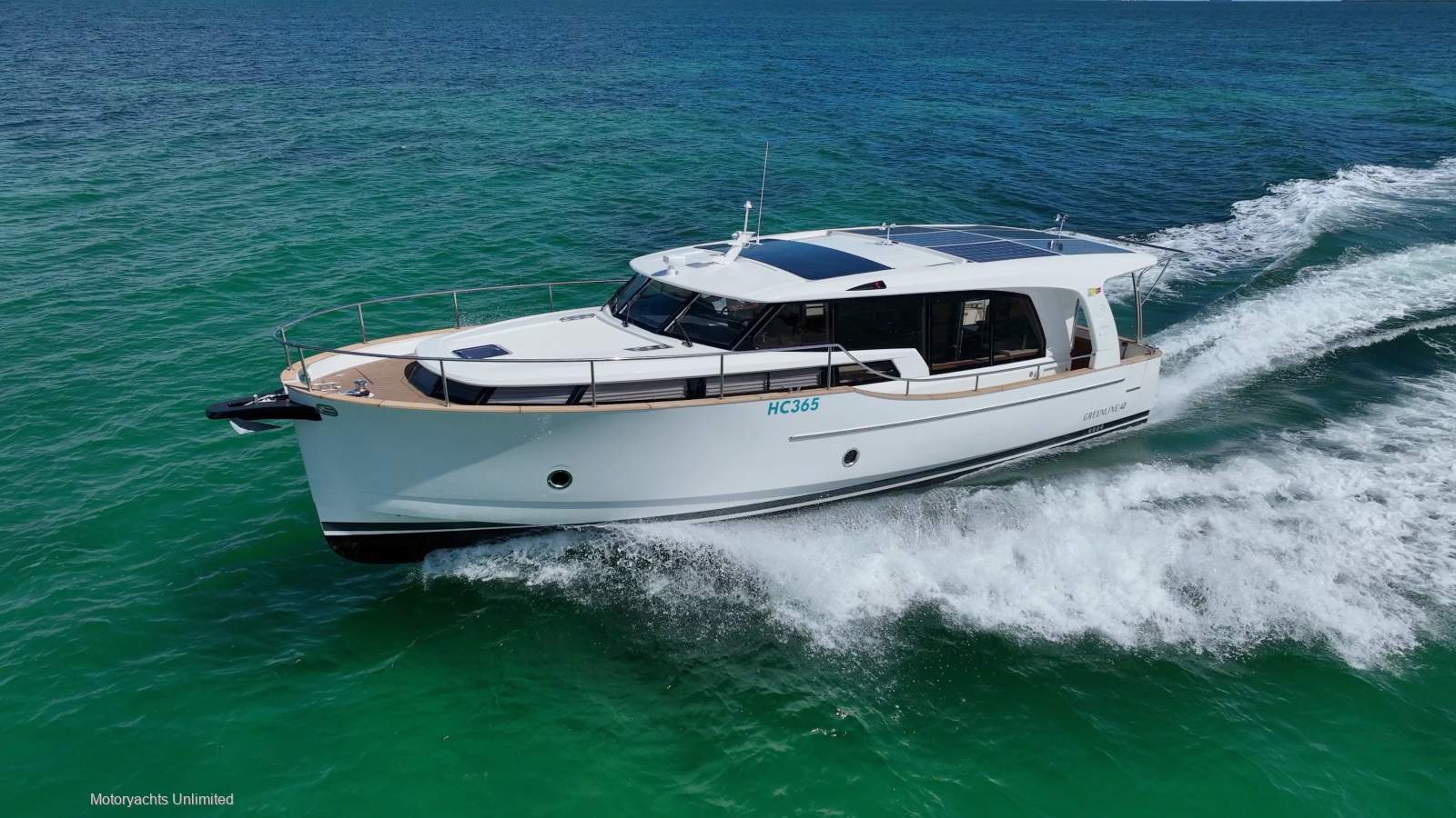 Greenline 40 As new - just 50 engine hours / Two cabins