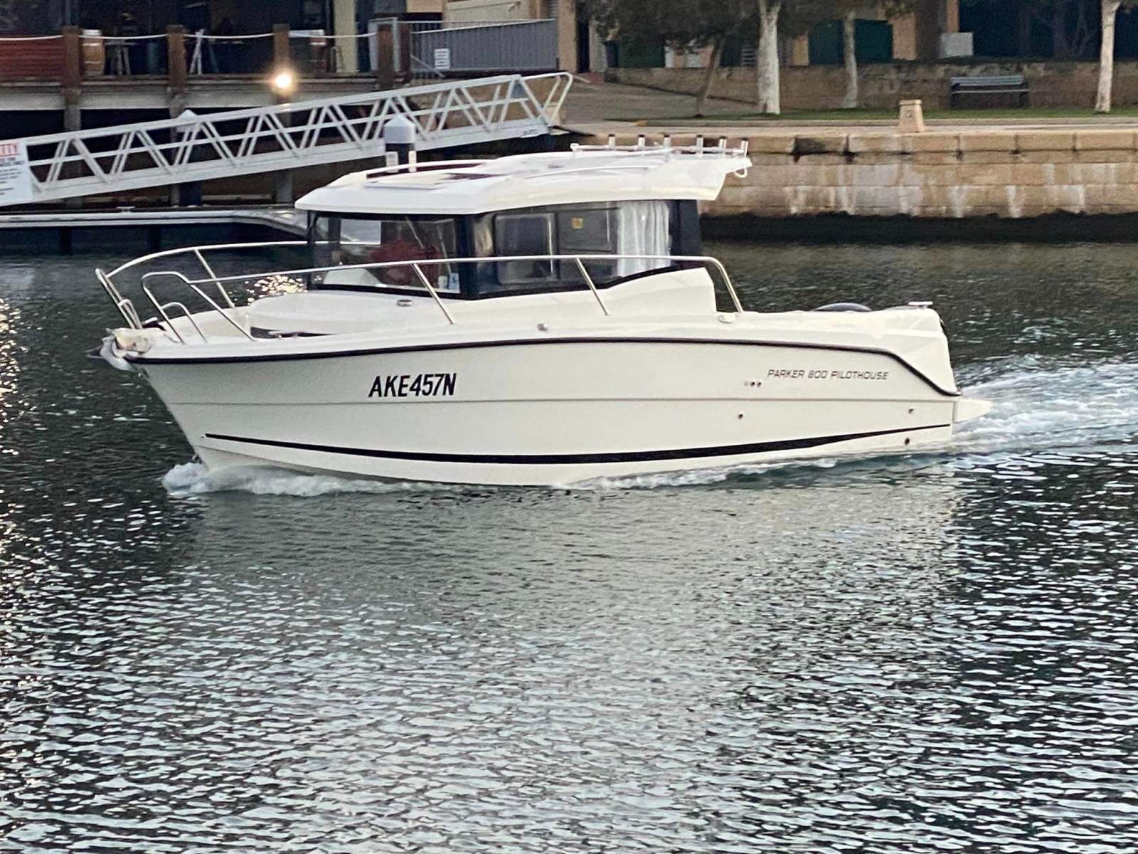 Parker 800 Pilothouse