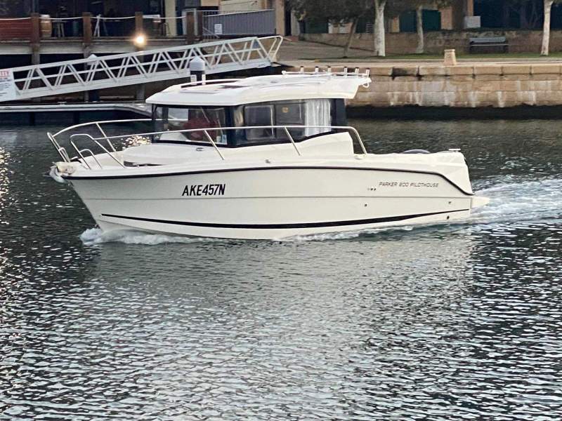 Parker 800 Pilothouse