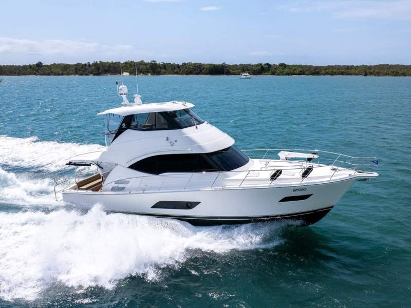 Riviera 52 Enclosed Flybridge
